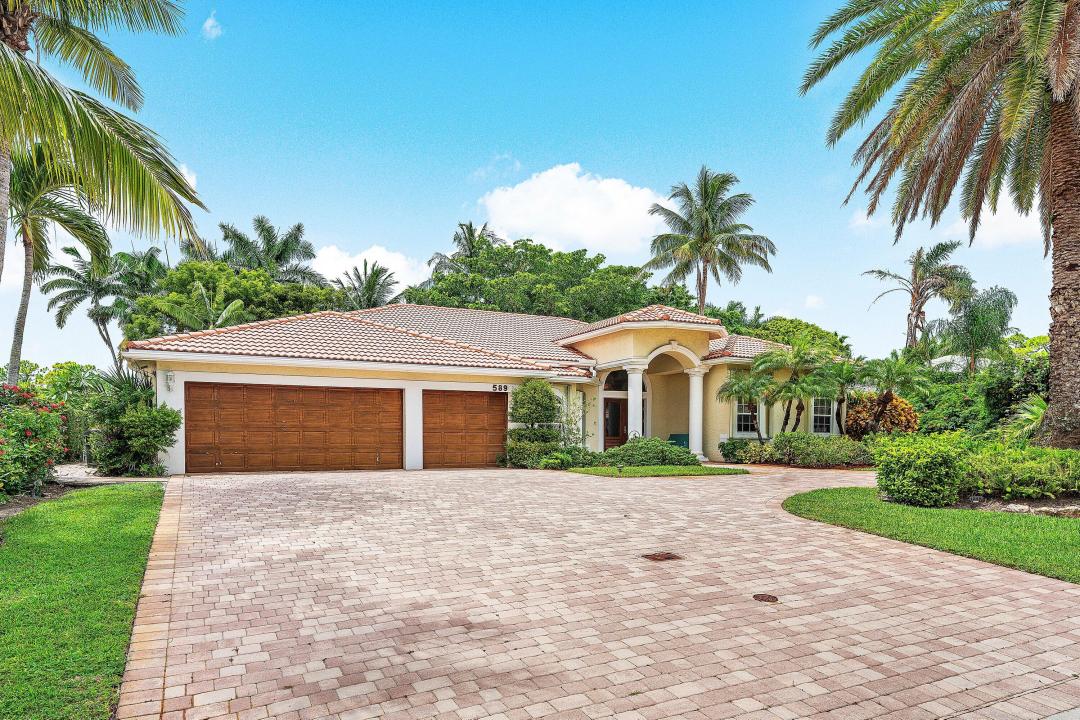 589 N Country Club Drive, City of Atlantis, Atlantis, Florida 33462, USA
