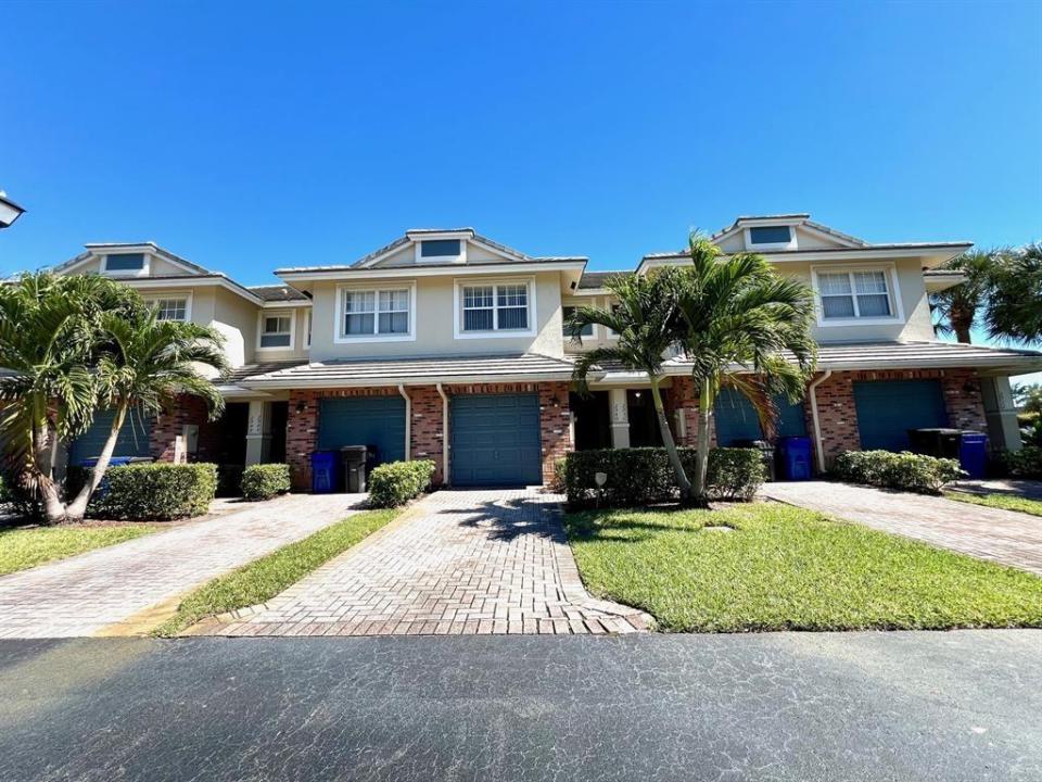 2940 NW 33rd Ln, Lauderdale Lakes, Florida 33311