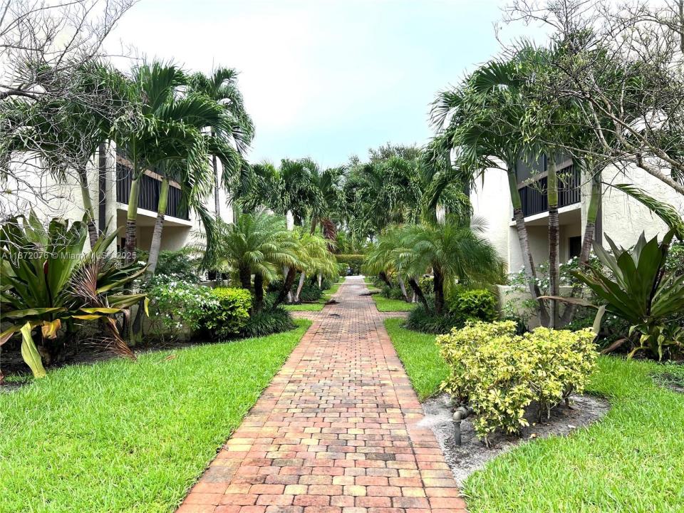 721 SE 1st Way B18, Deerfield Beach, Florida 33441, USA