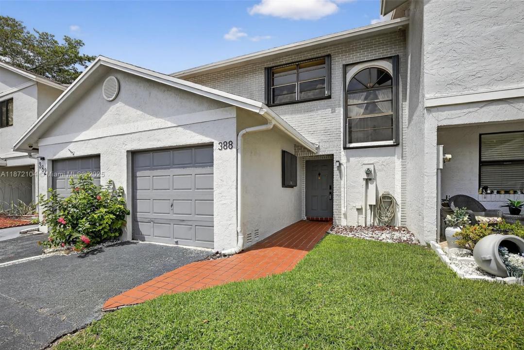 388 NW 103rd Ter 388, Pembroke Pines, Florida 33026