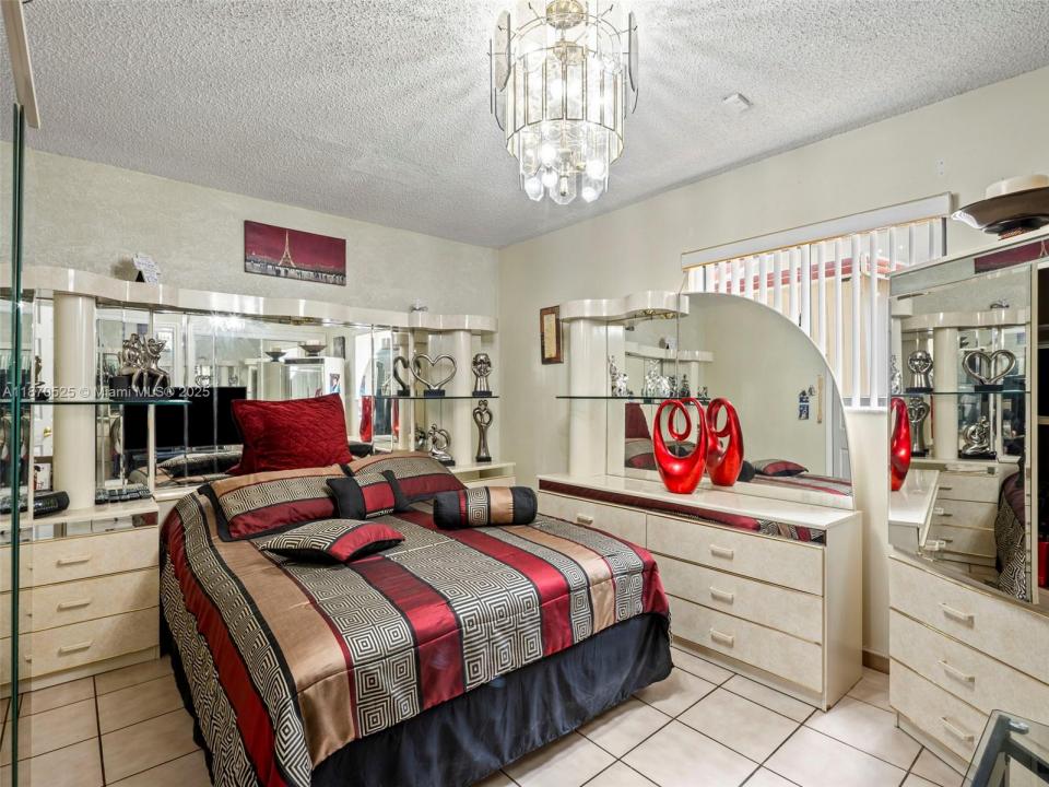 10211 NW 128th Ter, Hialeah Gardens, Флорида 33018, Соединенные Штаты