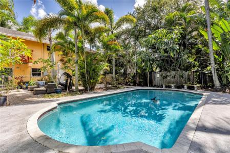 307 SW 11th Ct, Fort Lauderdale, Florida 33315, USA