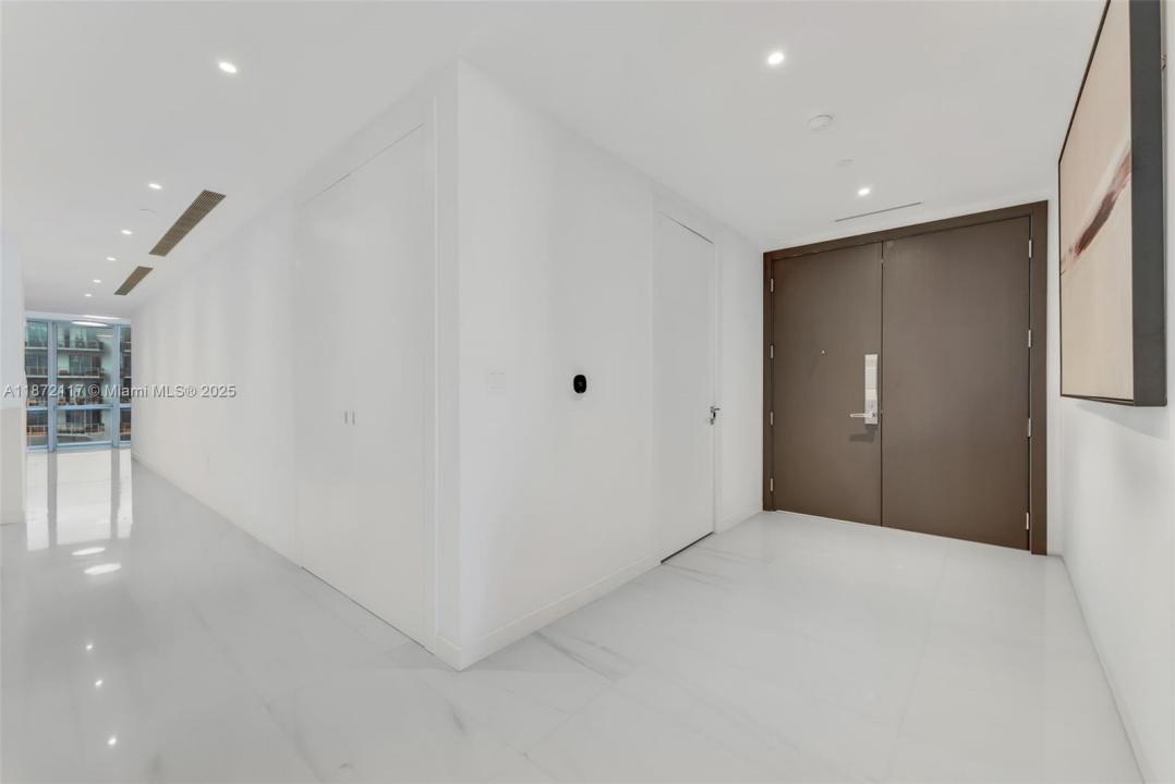 300 Biscayne Boulevard Way 4104C, Miami, Florida 33131, USA