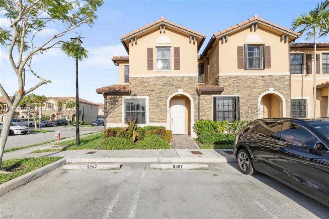 9287 W 33rd Ln, Hialeah, Florida 33018