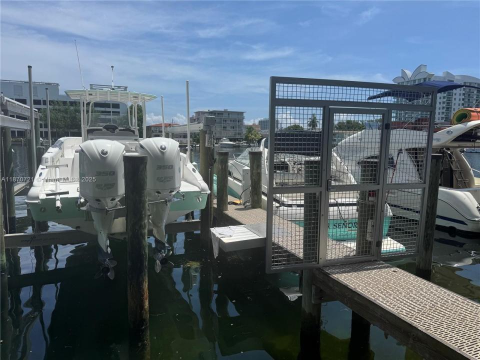 7929 W DR UNIT 6, North Bay Village, Floride 33141, États-Unis