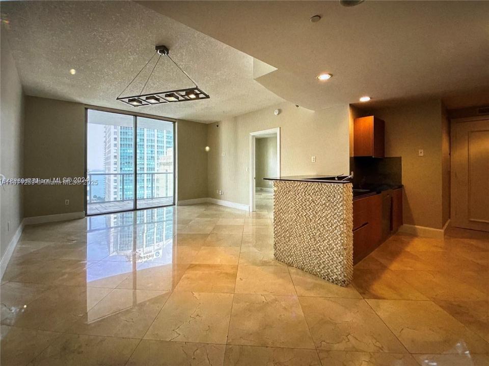1060 Brickell Ave 1905, Miami, Florida 33131