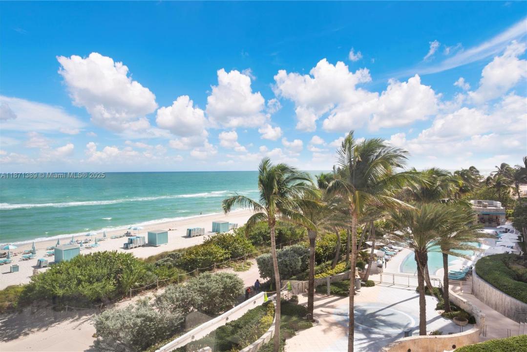 6801 Collins Ave 418 (deed 407), Miami Beach, Florida 33141, Stati Uniti