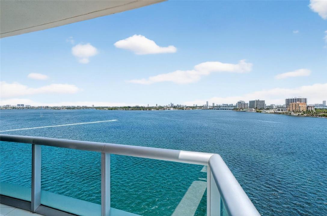 7935 East Dr 1104, North Bay Village, Floryda 33141, USA