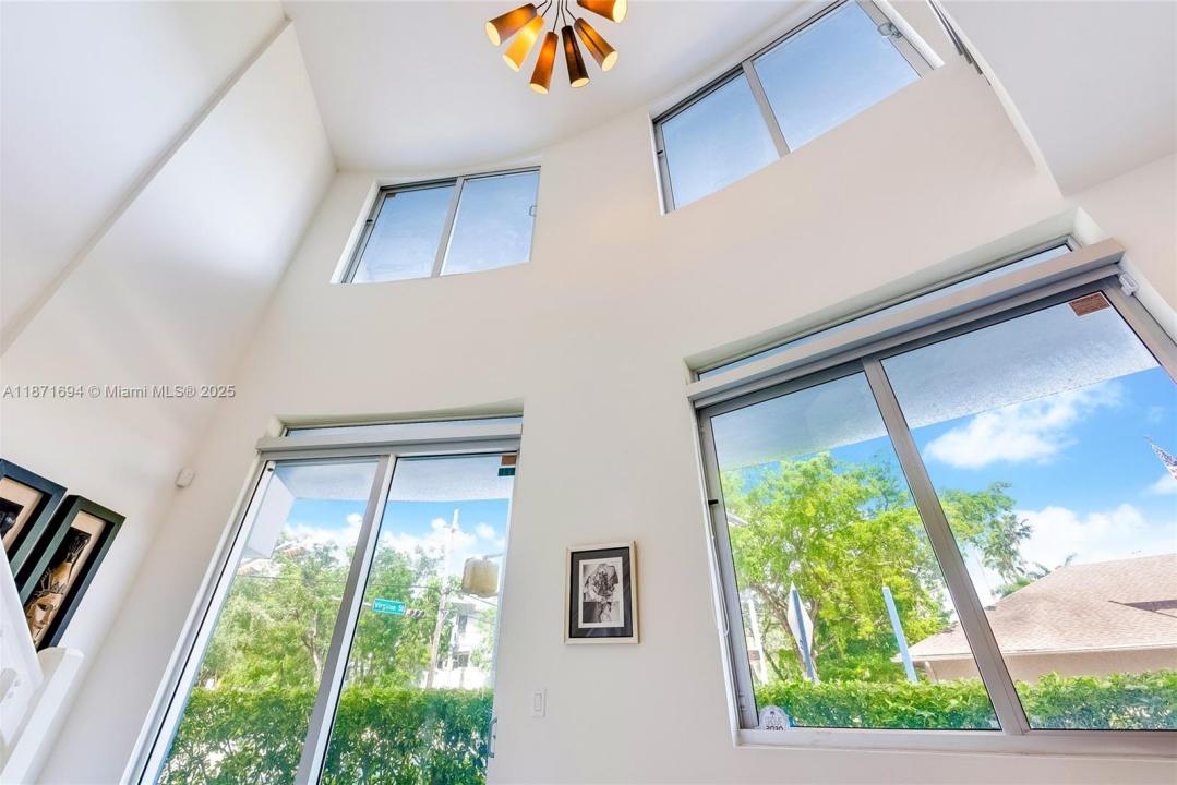 3339 Virginia Street 120, Miami, Флорида 33133, Соединенные Штаты