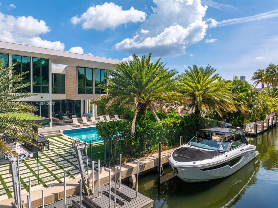 521 Holiday Dr, Hallandale Beach, Florida 33009, Estados Unidos