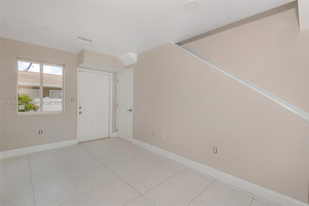 811-817 NW 3rd Ave, Fort Lauderdale, Флорида 33311, Соединенные Штаты