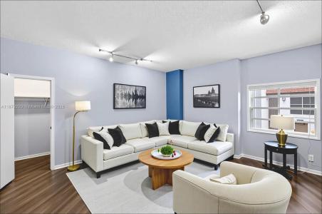 215 30th Street 10, Miami Beach, Florida 33140, USA