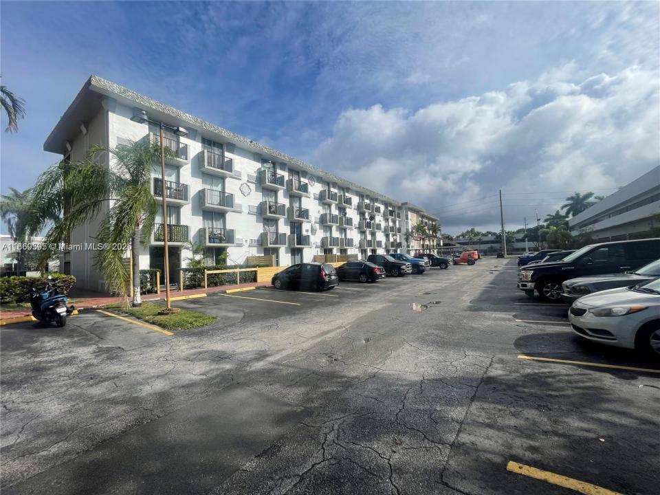 16450 NW 2nd Ave 109, Miami, Florida 33169, Stati Uniti