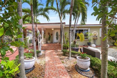 6101 SW 13th Ter, West Miami, Floryda 33144, USA