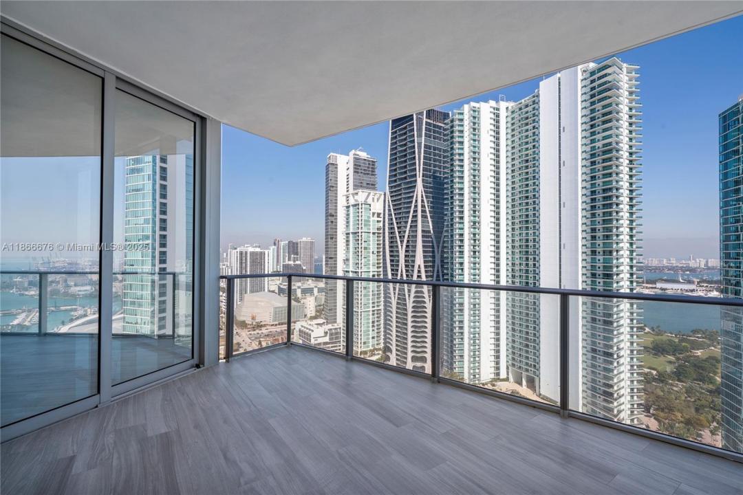 851 NE 1st Ave 3203, Miami, Floride 33132, États-Unis