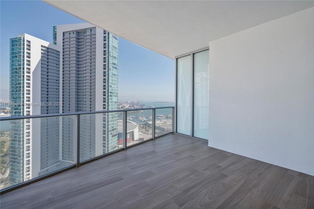 851 NE 1st Ave 3203, Miami, Floride 33132, États-Unis