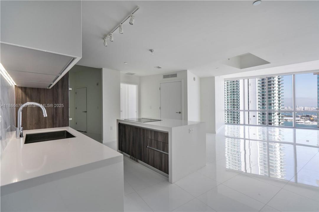 851 NE 1st Ave 3203, Miami, Floride 33132, États-Unis