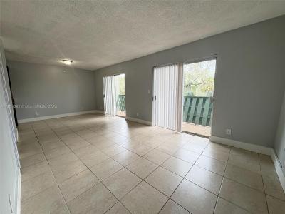 8913 NW 28th Dr 38, Coral Springs, Florida 33065, USA