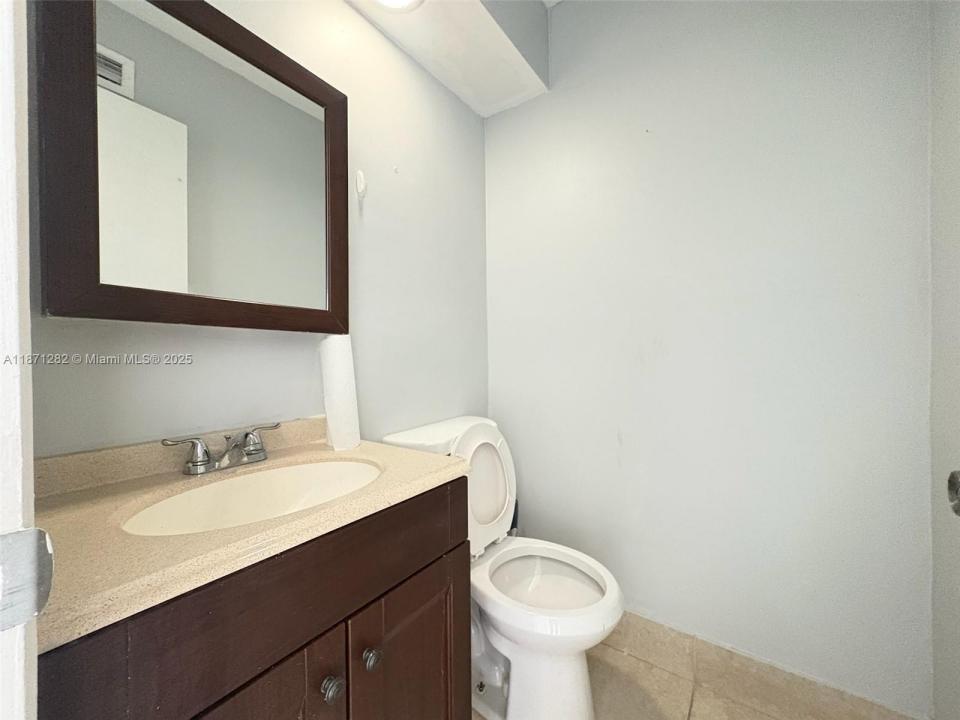 8913 NW 28th Dr 38, Coral Springs, Floryda 33065, USA