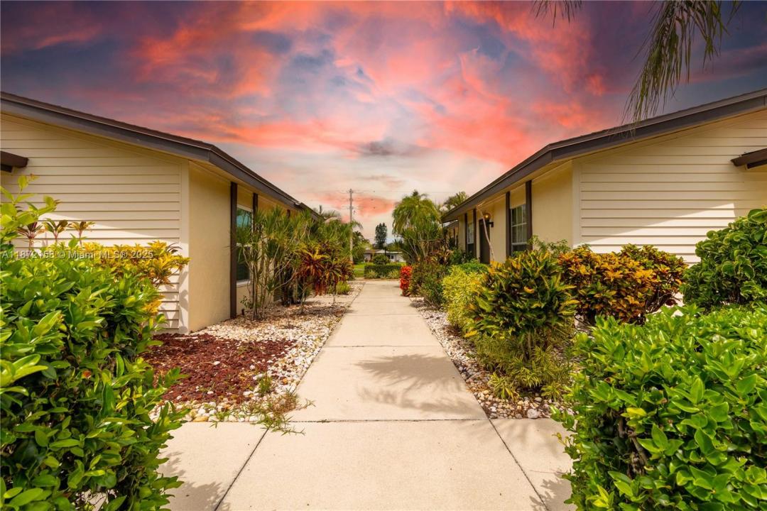1014 Pine Isle Ln 1014, Naples, Floryda 34112, USA