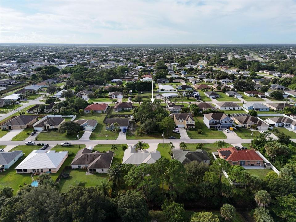 1080 Ingrassina Ave, Port St. Lucie, Florida 34953
