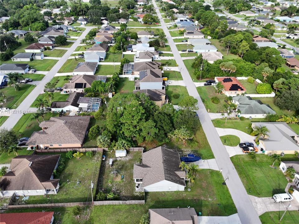 1080 Ingrassina Ave, Port St. Lucie, Florida 34953