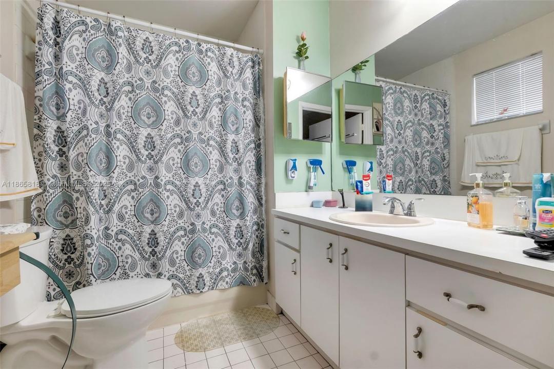 7698 W 34th Ln 10-202, Hialeah, Florida 33018, Estados Unidos