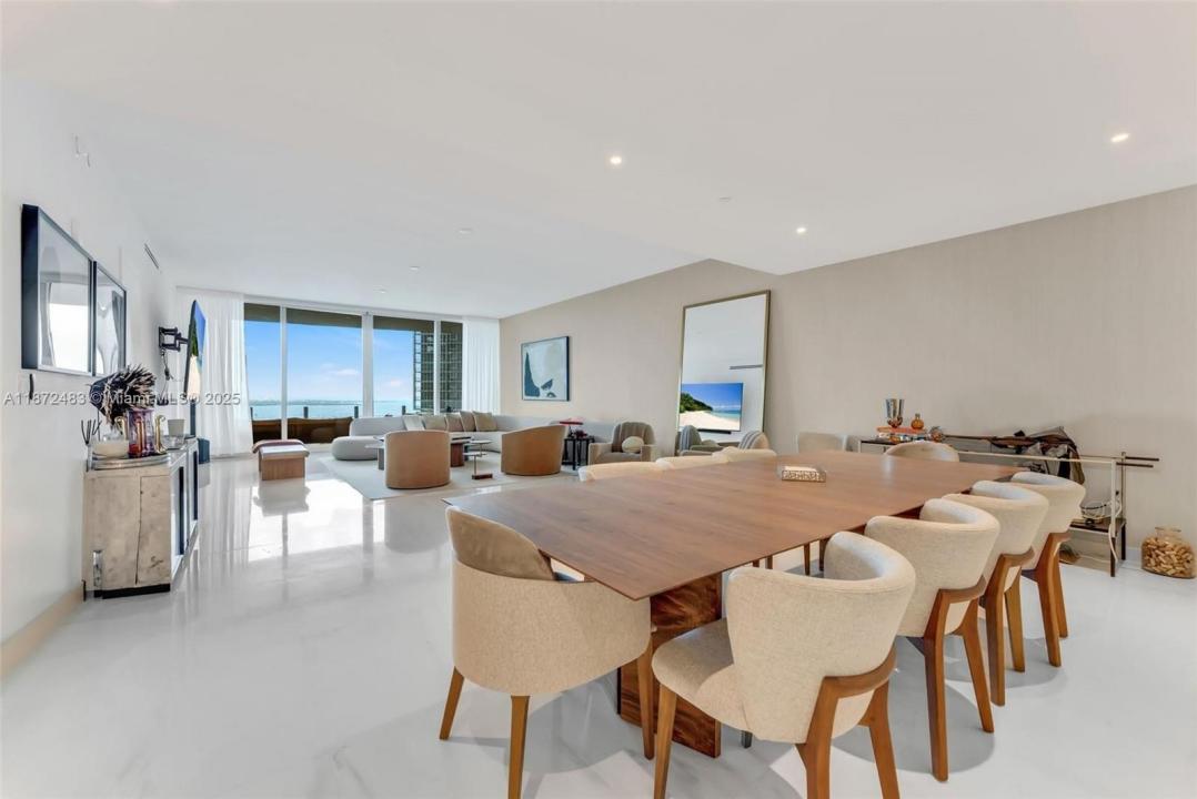 300 Biscayne Boulevard Way 4104C, Miami, Florida 33131, USA