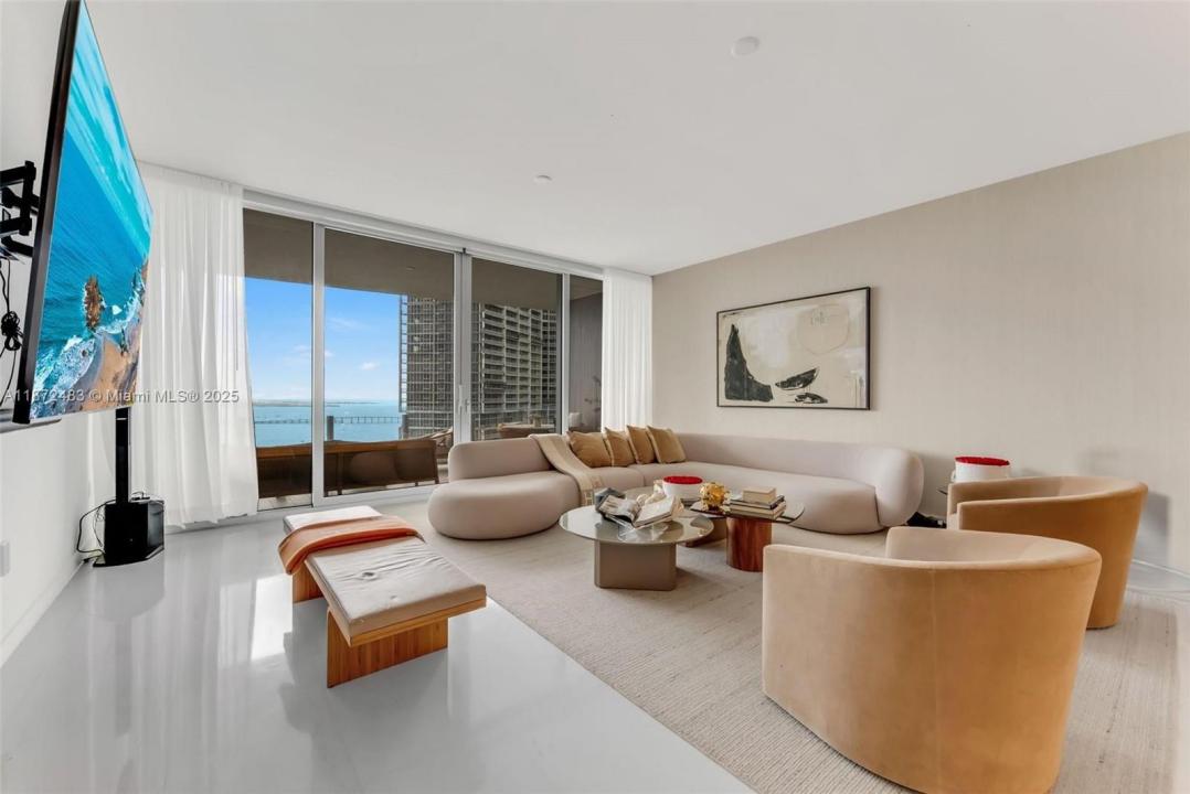 300 Biscayne Boulevard Way 4104C, Miami, Florida 33131, USA