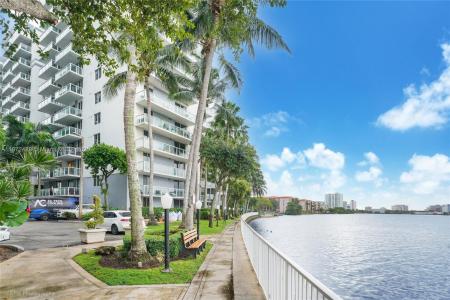 5091 NW 7th St PH-03, Miami, Florida 33126, USA