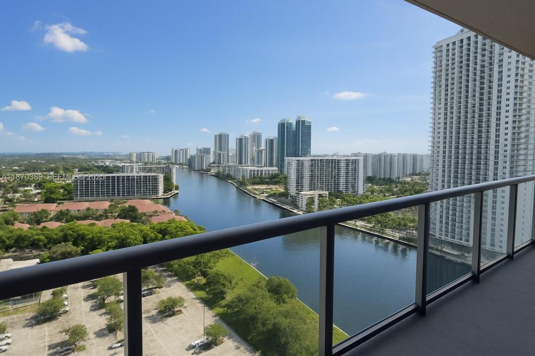 2602 E Hallandale Beach Blvd R2510, Hallandale Beach, Floride 33009, États-Unis