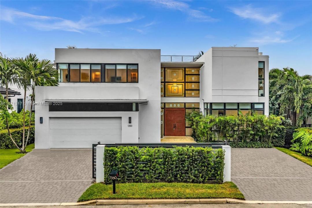 1350 98th St, Bay Harbor Islands, Floryda 33154, USA