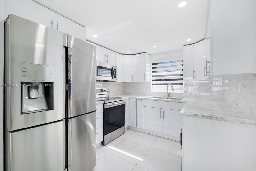 6524 W 3rd Ave, Hialeah, Florida 33012, Estados Unidos