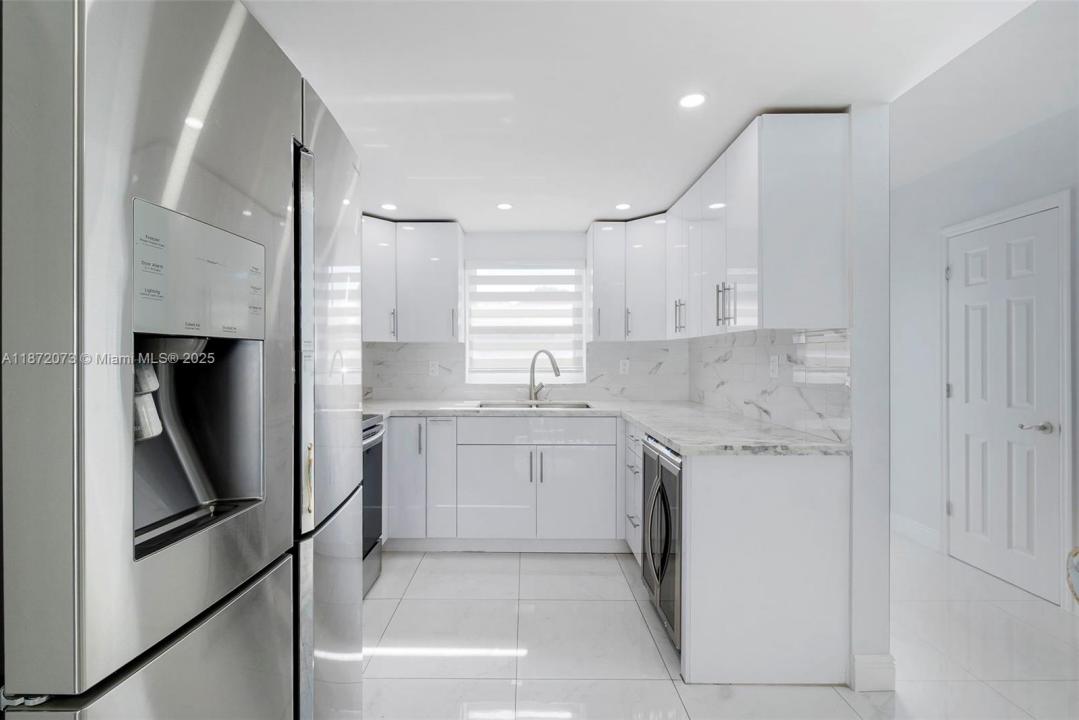 6524 W 3rd Ave, Hialeah, Florida 33012, Estados Unidos