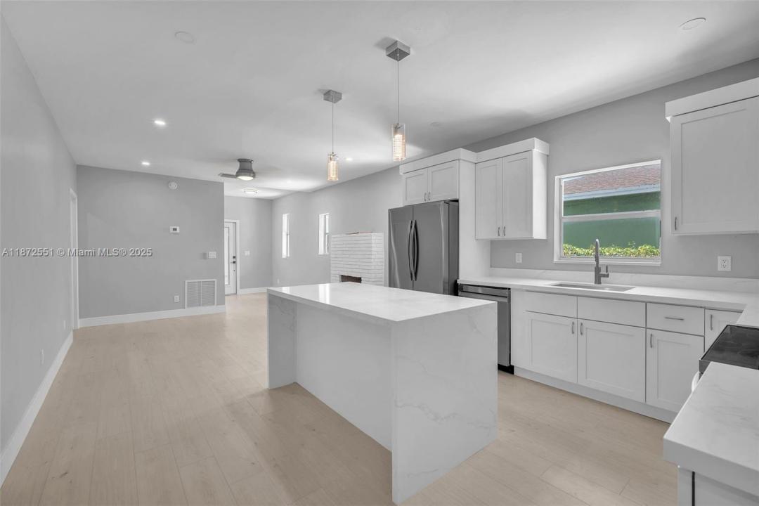 421 NW 59th St, Miami, フロリダ 33127, アメリカ合衆国