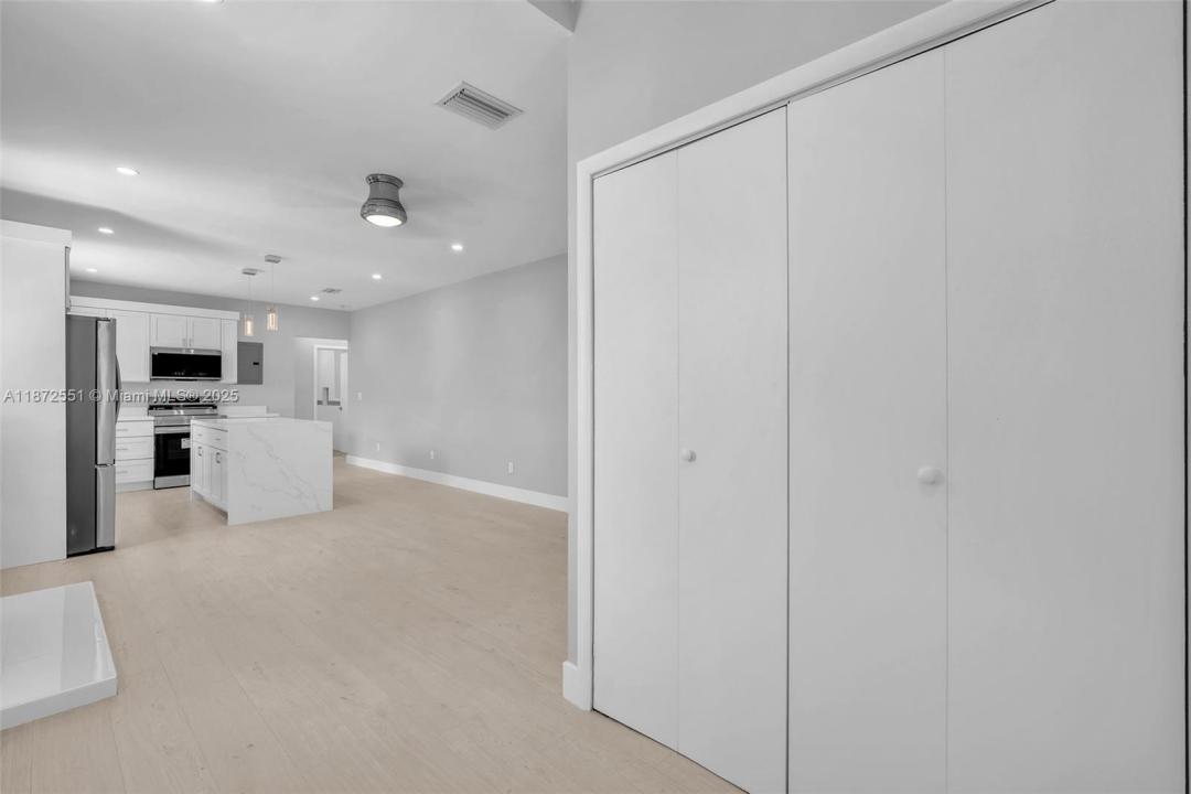 421 NW 59th St, Miami, フロリダ 33127, アメリカ合衆国