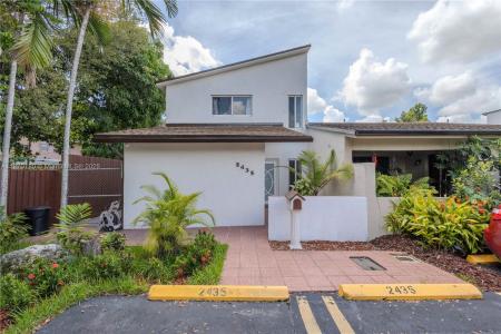 2435 SW 11th St 9-B, Miami, Florida 33135, USA