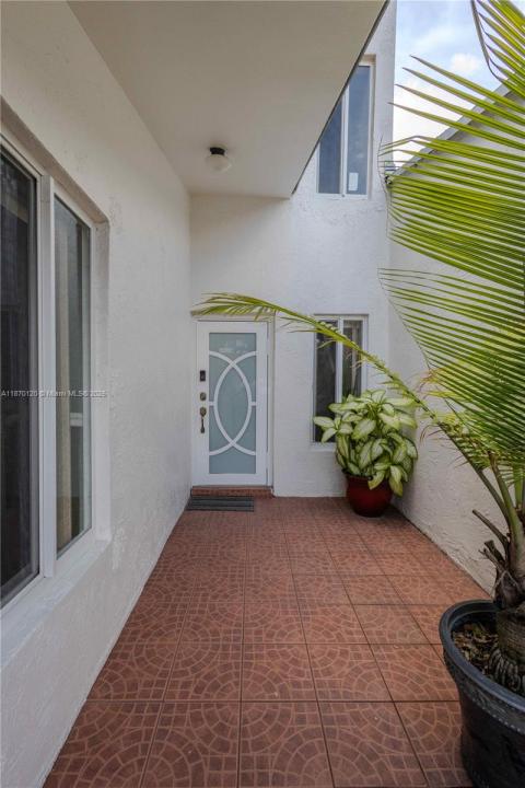 2435 SW 11th St 9-B, Miami, Floride 33135, États-Unis