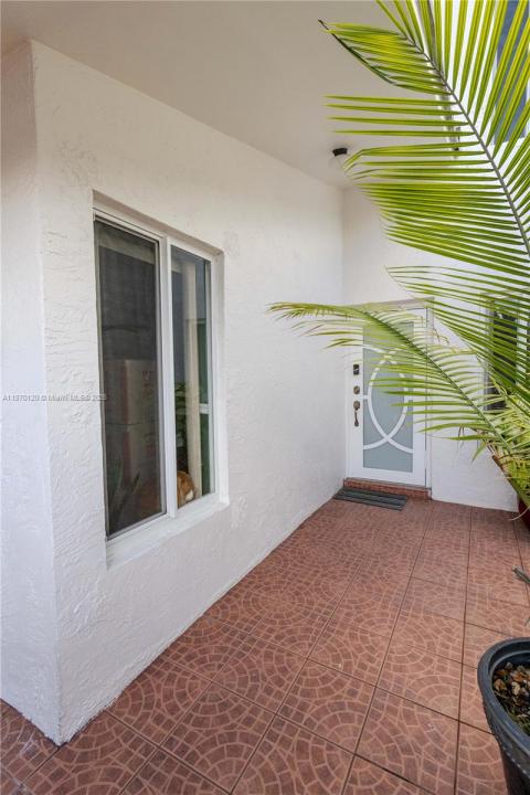 2435 SW 11th St 9-B, Miami, Floride 33135, États-Unis
