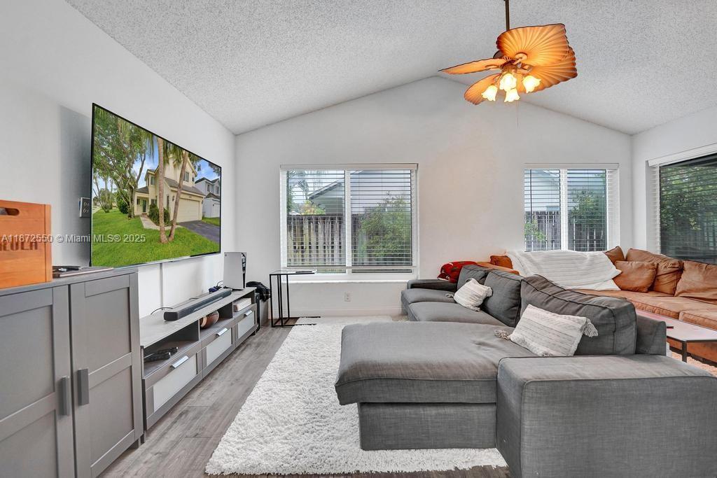2747 Pinewood Ct, Davie, Florida 33328, USA