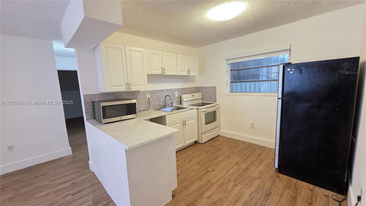 641 NW 2nd St 2, Miami, Florida 33128