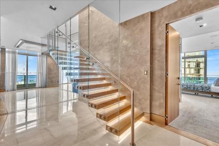 200 Biscayne Boulevard Way PH 5401, Miami, Florida 33131, USA