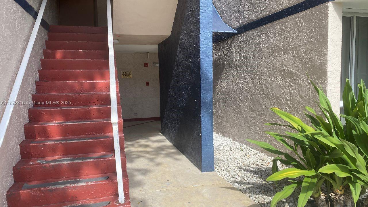 7075 NW 186th St C110, Hialeah, Floryda 33015, USA