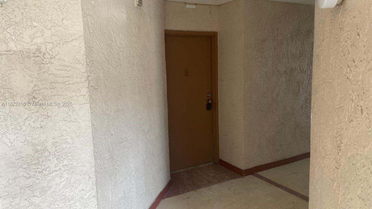 7075 NW 186th St C110, Hialeah, Floryda 33015, USA