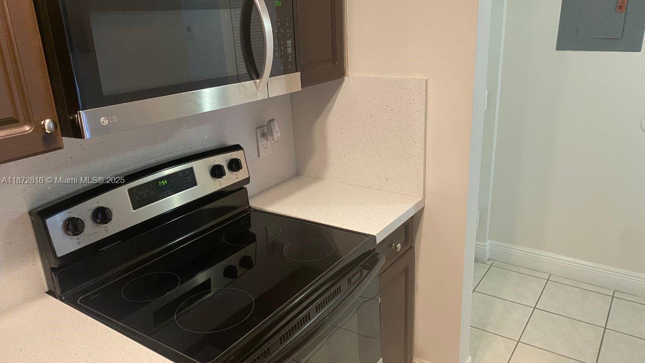 7075 NW 186th St C110, Hialeah, Floryda 33015, USA