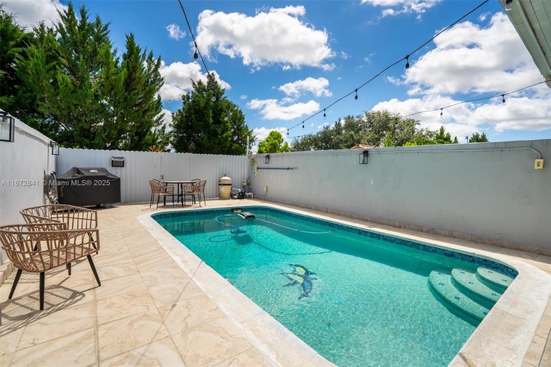 7305 W 2nd Ct, Hialeah, Florida 33014, Estados Unidos
