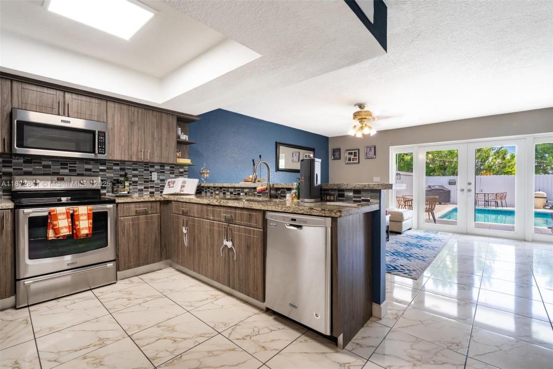 7305 W 2nd Ct, Hialeah, Florida 33014, Estados Unidos