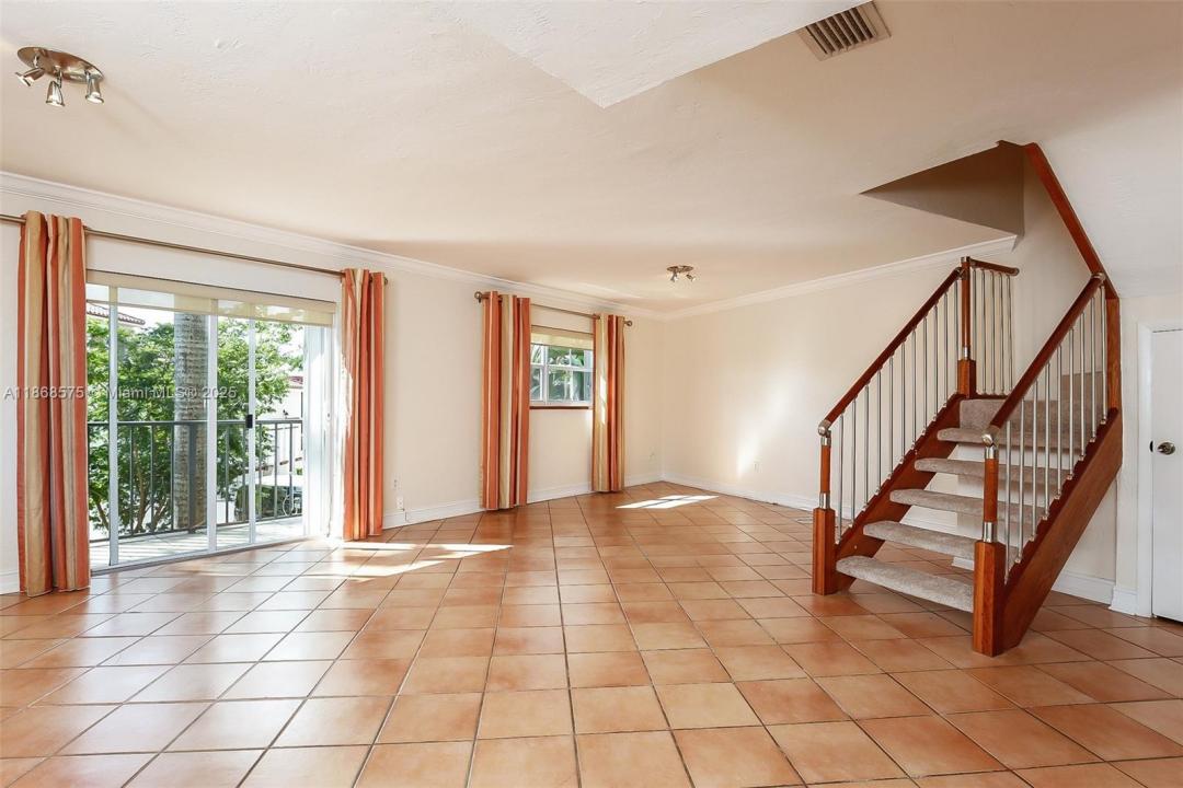 8650 SW 67th Ave 1021, Pinecrest, Florida 33156, USA