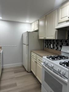 17901 NW 68 ave T205, Hialeah, Florida 33015, USA