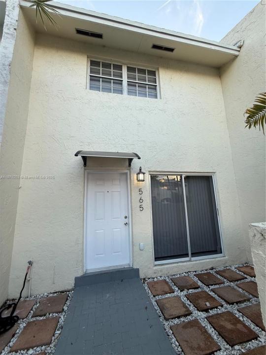 565 NE 12th Ave 565, Homestead, Флорида 33030, Соединенные Штаты